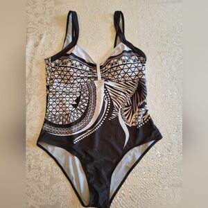 Black and White Geometric Swimsuit, XXL, New in Package